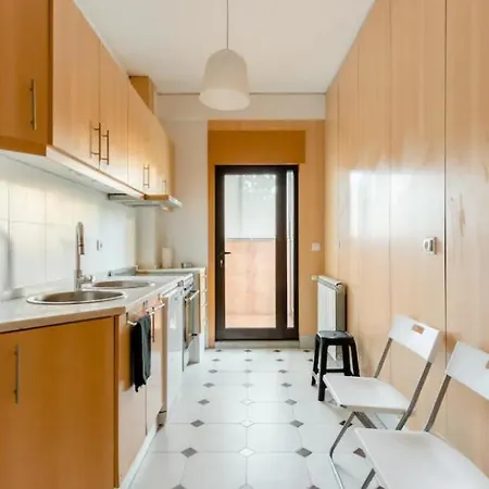4br In Center 2min Metro And Walk Aliados * Oporto