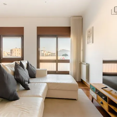4br In Center 2min Metro And Walk Aliados