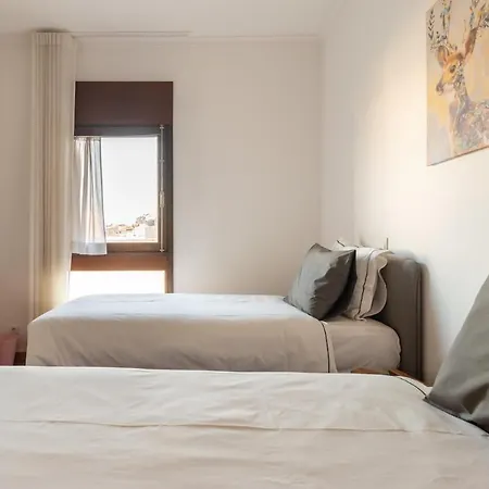4br In Center 2min Metro And Walk Aliados Apartment