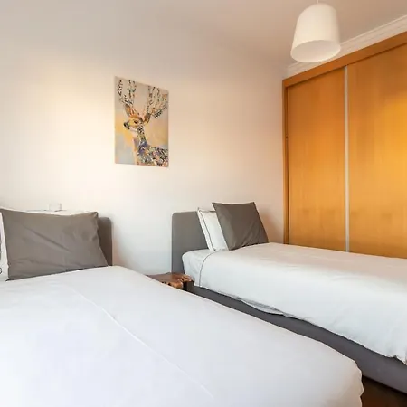 4br In Center 2min Metro And Walk Aliados Porto