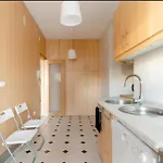 4br In Center 2min Metro And Walk Aliados Daire